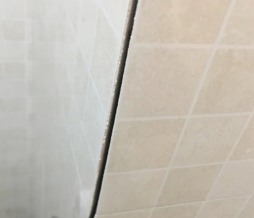 盘锦瓷砖空鼓维修公司分享阳台瓷砖脱落的修复过程可以分为以下几个步骤